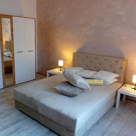 Apartman Centar Sd Semêndria Exterior foto